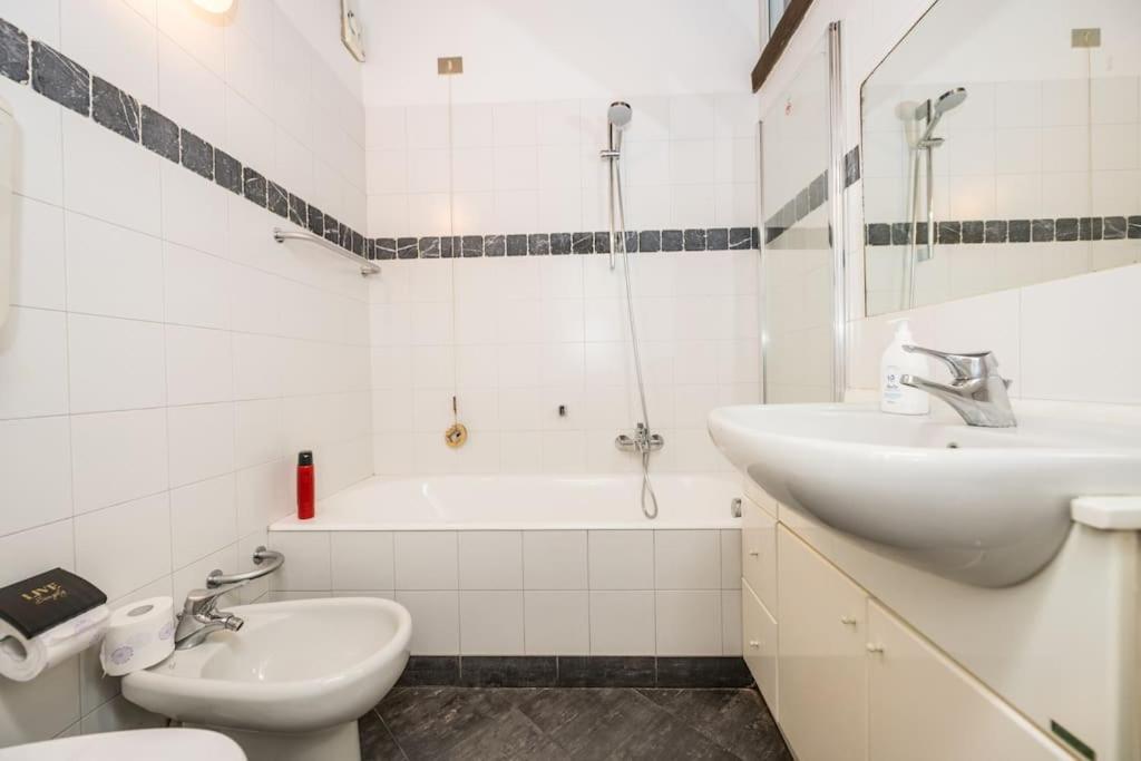 Wonderful Two Floors Apartment Milaan Buitenkant foto