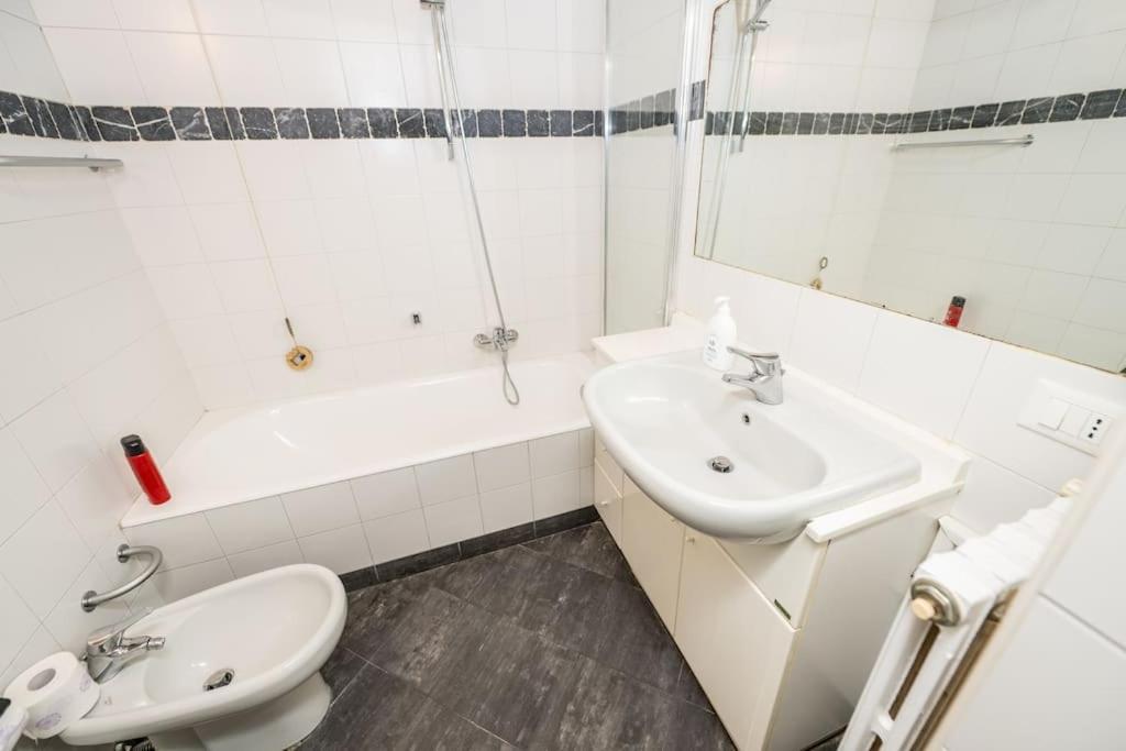 Wonderful Two Floors Apartment Milaan Buitenkant foto